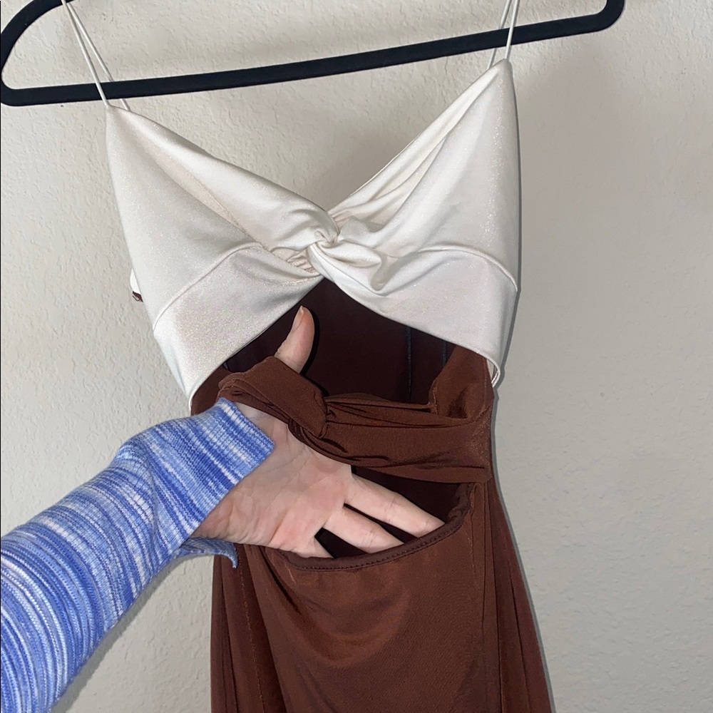 🪼Adorable brown dress with a white twist front! - Picture 9 of 9